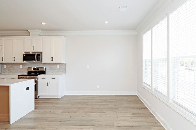 Building Photo - $500 off 1st Month's Rent! Pet-Friendly End-Unit Townhome in Crozet