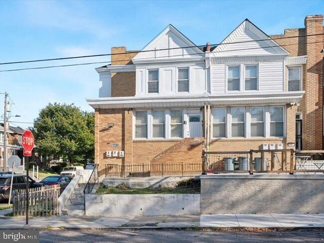 Building Photo - 1733 67th Ave