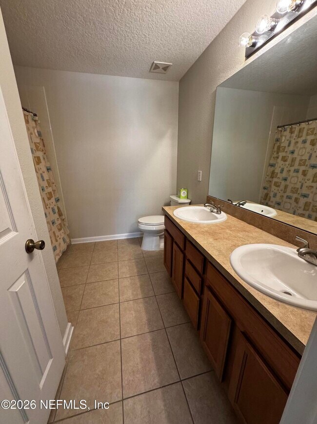 Building Photo - 1052 N Black Cherry Dr