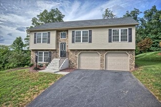 Building Photo - 654 Cornhill Rd.