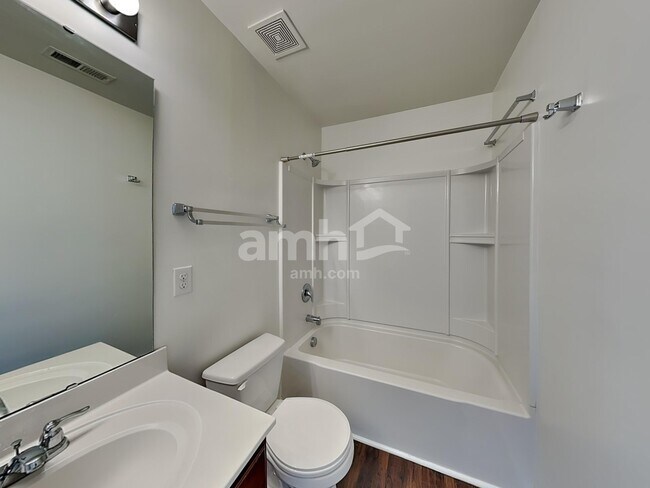 Building Photo - 2010 Blue Stream Ln