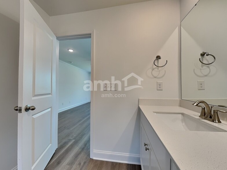 Building Photo - 1120 Livengood Wy