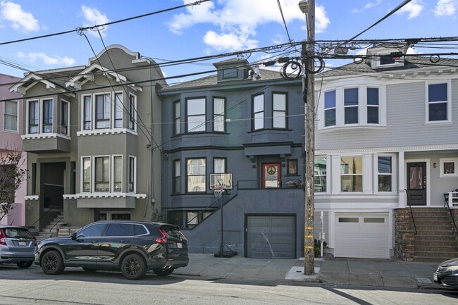 Primary Photo - 555 5th Ave