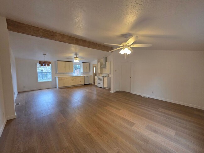 Building Photo - 32721 10th Ave