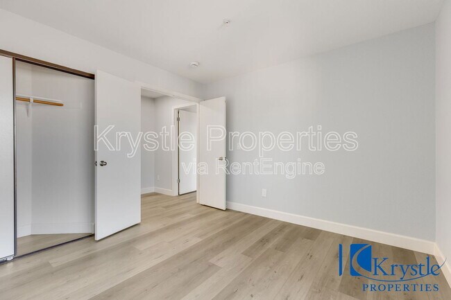 Building Photo - 20 Knoll Dr