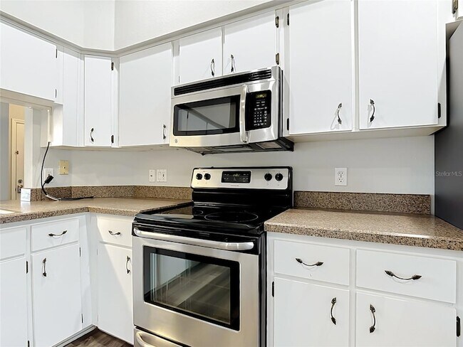 Building Photo - 227 Robbins Rest Cir