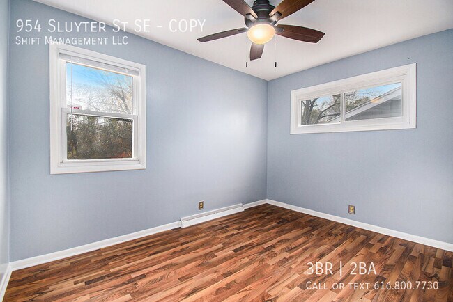 Building Photo - 954 Sluyter St SE