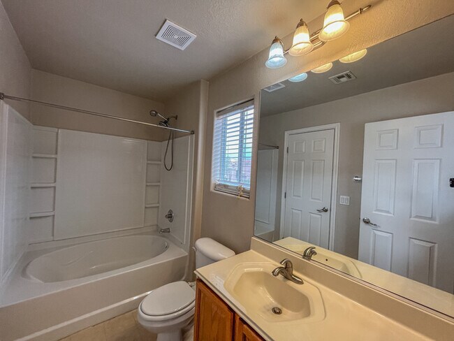 Building Photo - 2156 Summer Home St
