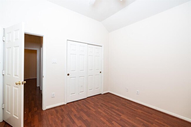 Building Photo - 1626 Maryvale Dr