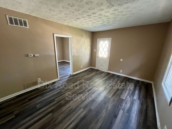 Building Photo - 1211 Azel Ave