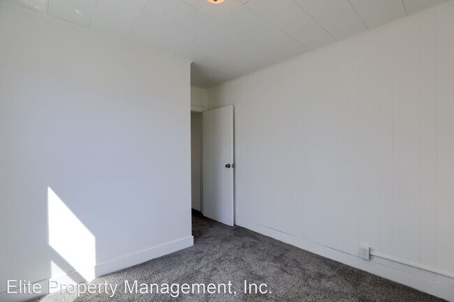 Building Photo - 4 br, 1 bath House - 588 W Princess Street