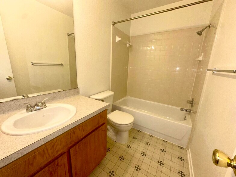 Building Photo - 4406 Mattie Dr