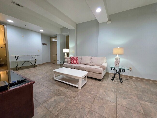 Building Photo - Ground floor 2/2 at The Enclave at Oak Hill