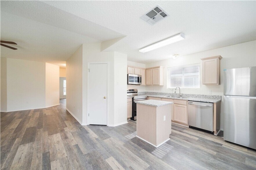 Building Photo - 20902 Gelding Ln