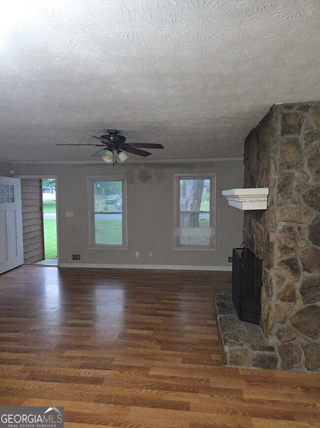 Building Photo - 1678 Ridgeview Dr NW