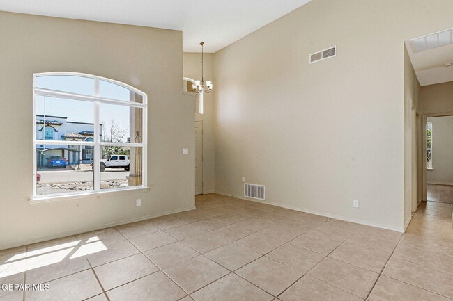 Building Photo - 1445 Paseo De Flor St