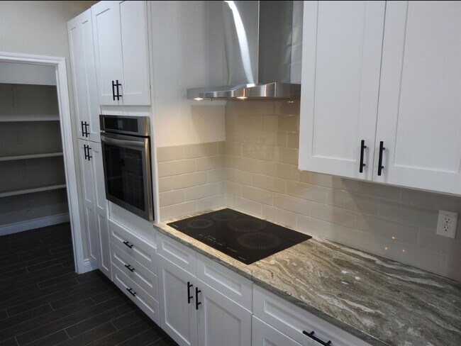 Building Photo - 400 Pitaya Ln