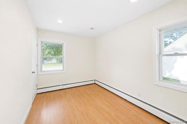 Building Photo - 3173 Roxbury Ln