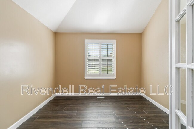 Building Photo - 9524 Las Colinas Dr