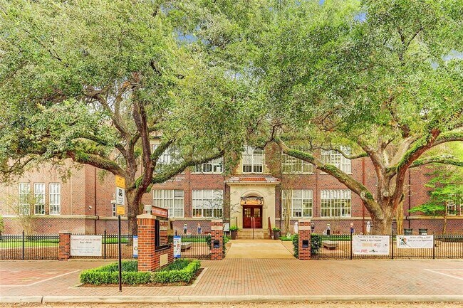 Building Photo - 2712 W Holcombe Blvd