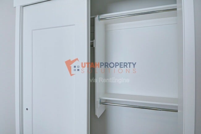 Building Photo - 992 W 380 S