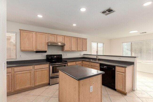 Building Photo - 3 Bedroom / 2.5 bath CORNER Lot in Ahwatukee