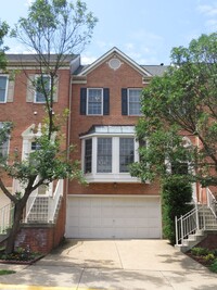 Building Photo - Beautiful Townhome - Vienna