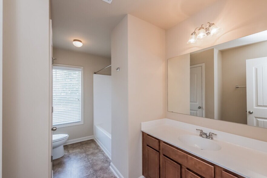 Building Photo - 231 Shaw Dr