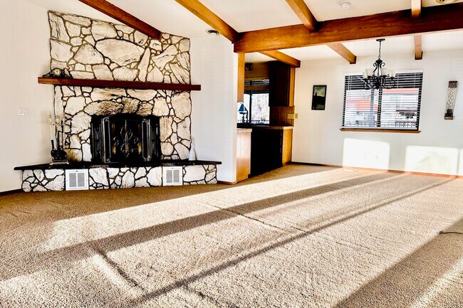 Building Photo - 695 Ketch Ct