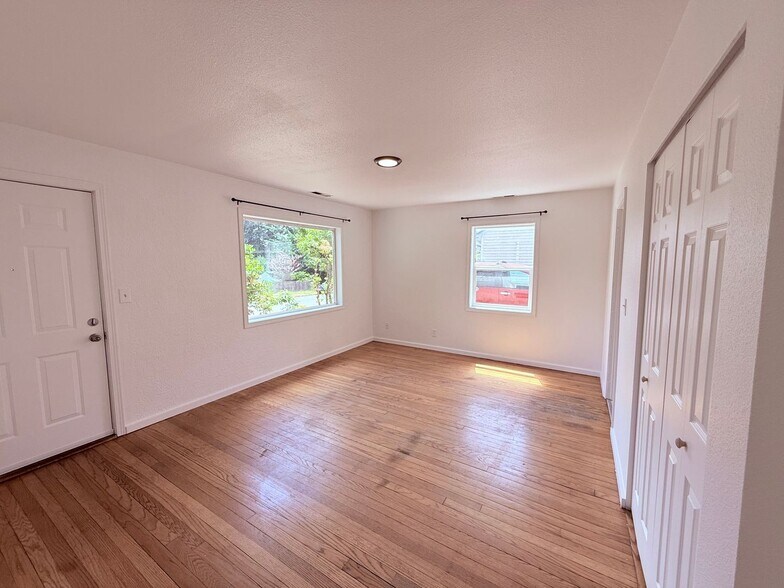 Building Photo - 9823 31st Ave SW