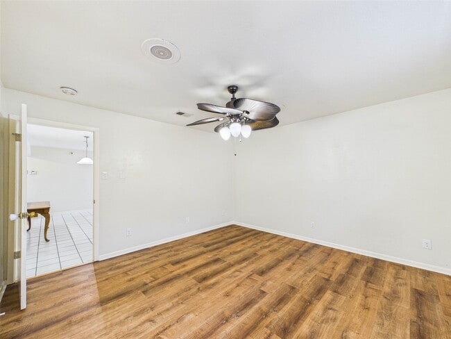Building Photo - 2719 Olympia Dr