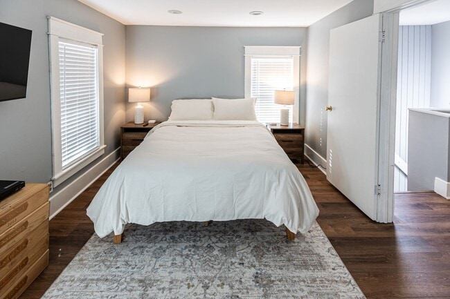 Building Photo - 1515 1/2 S Carson Ave