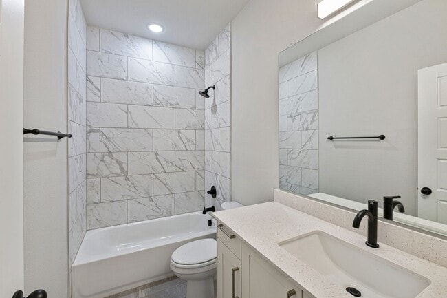 Building Photo - AVAILABLE NOW! 3 BEDROOM TRIPLEX  LOCATED ON 1-ACRE LOT IN MIDLOTHIAN, TX!