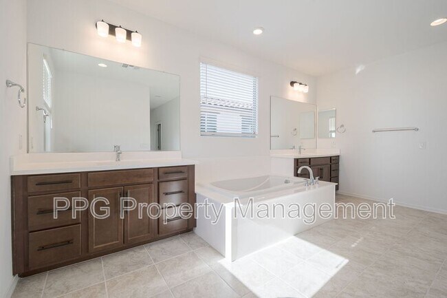 Building Photo - 11988 N 169th Ave