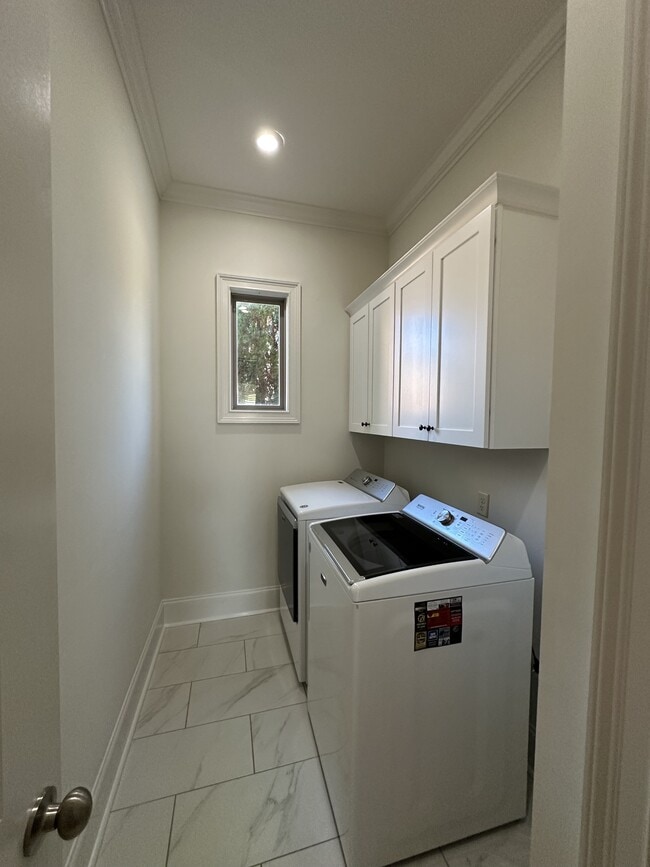 Building Photo - 170 Mulberry Ln