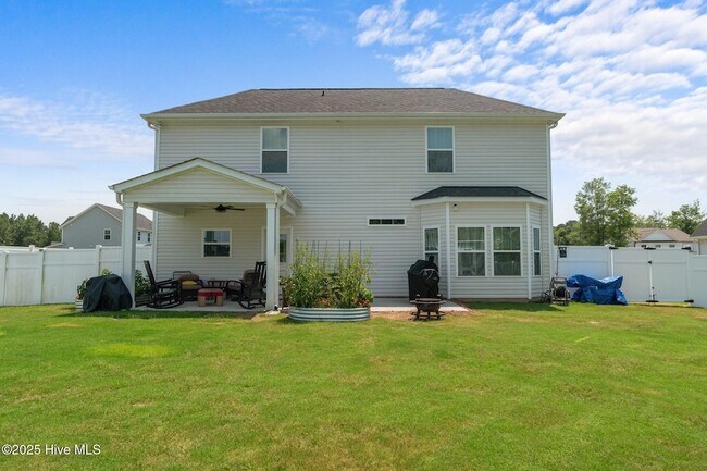 Building Photo - 2025 Alder Ln