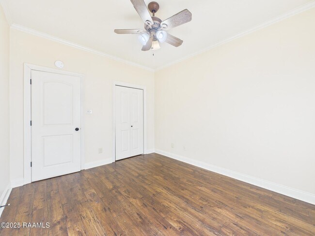 Building Photo - 236 Shadowbrush Bend