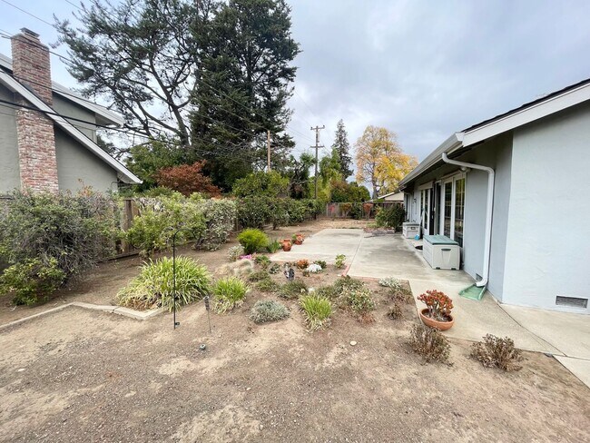 Building Photo - 1534 Marlbarough Ave
