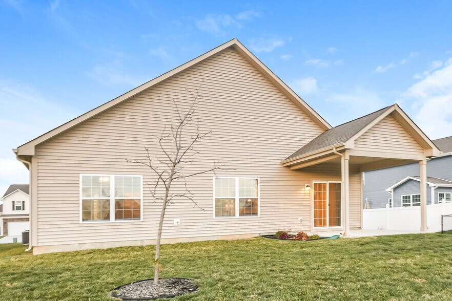 Building Photo - 2255 Silver Spoon Dr