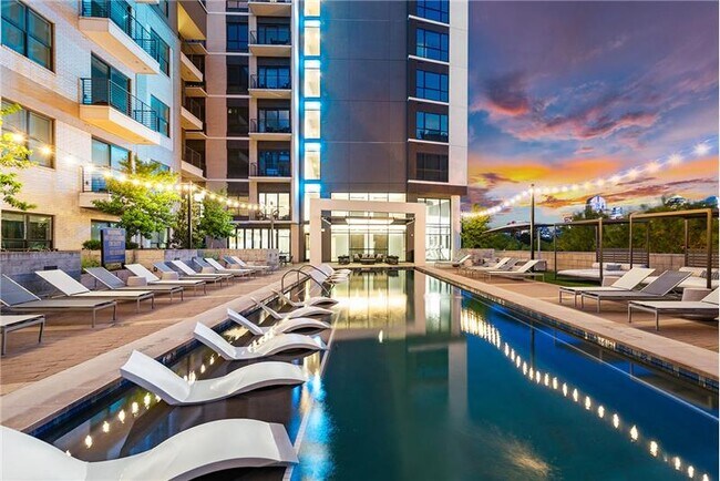 Building Photo - 3201 McKinney Ave