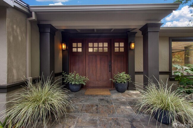 Building Photo - 2 Normandy Ln