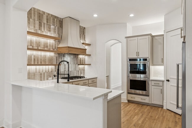 Building Photo - 6931 Belmont Ave