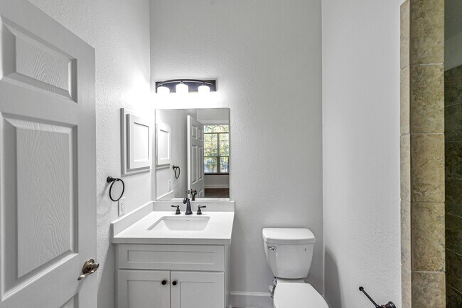 Building Photo - 6 Old River Pl