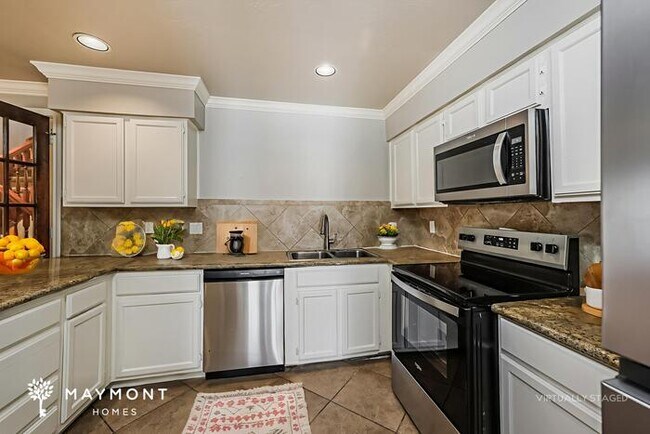 Building Photo - Spacious Two-Story Home in Houston