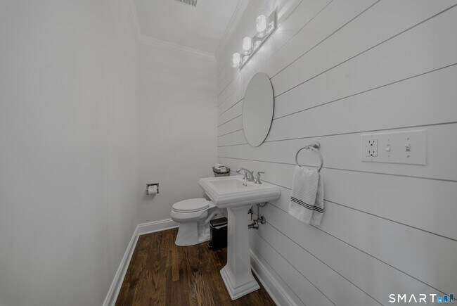 Building Photo - 145 Brentwood Ave