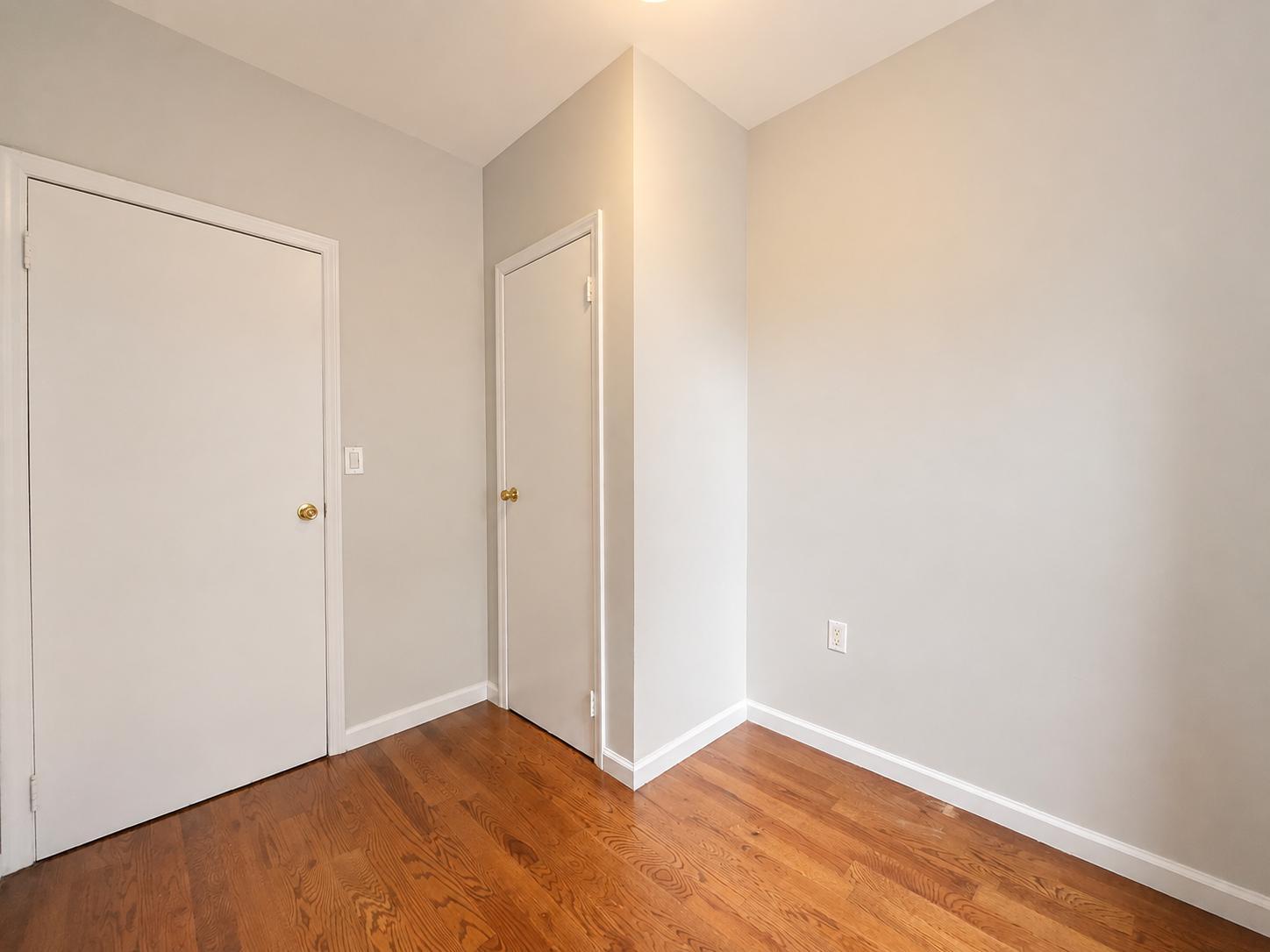 Building Photo - 571 W 159th St