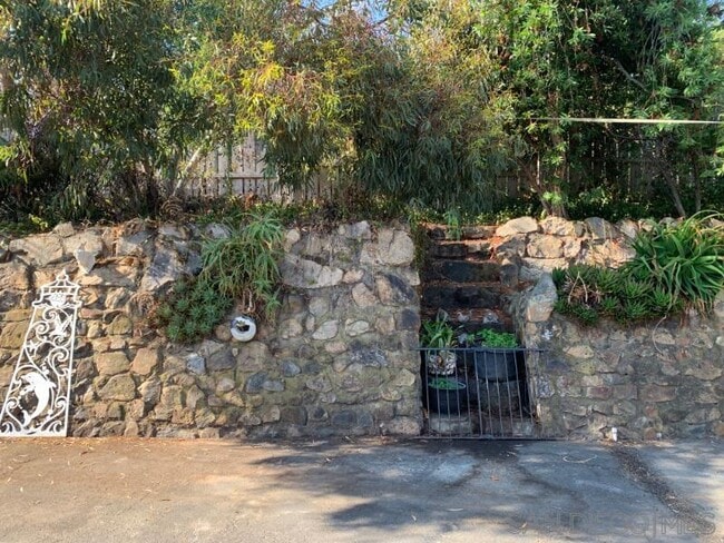 Building Photo - 1401 Monte Vista Dr