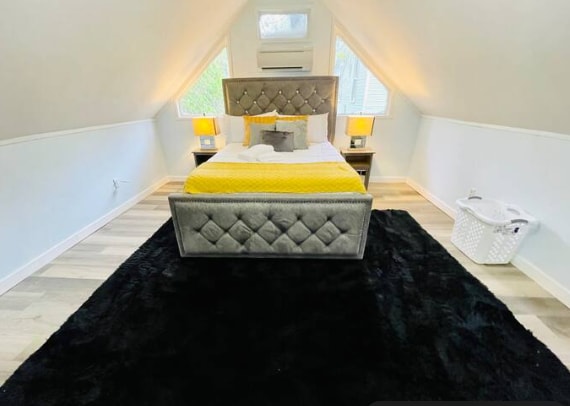 Building Photo - 735 E University Ave