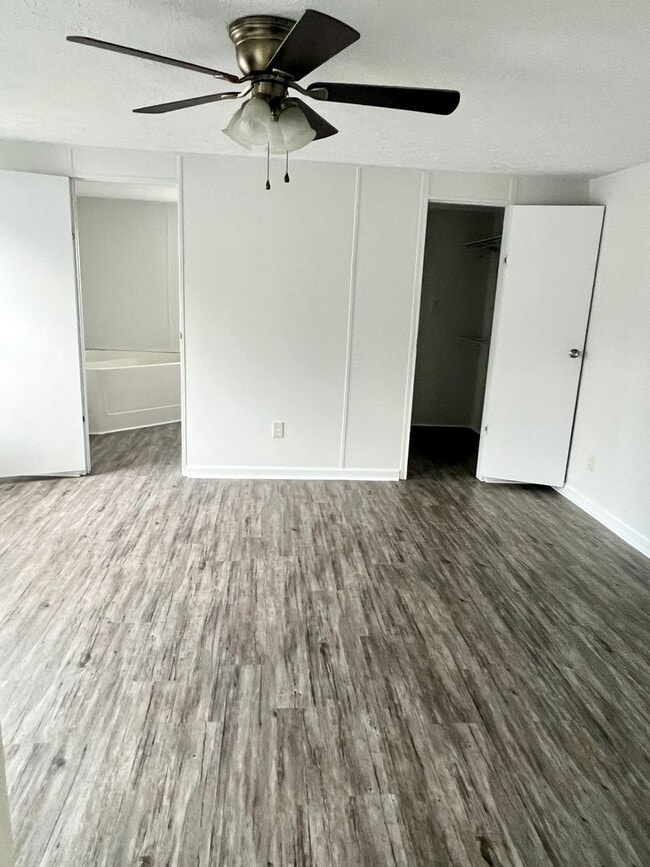 Building Photo - Move in ready!! 2BD/2BA spacious mobile home!
