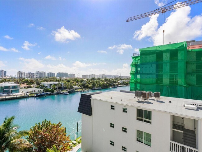 Building Photo - 9521 E Bay Harbor Dr